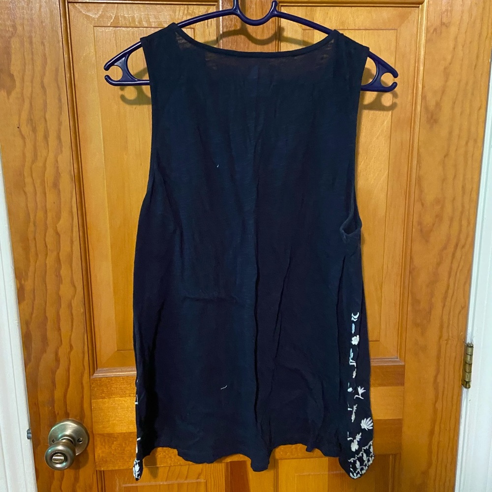 Embroidered Tank - Picture 4 of 4